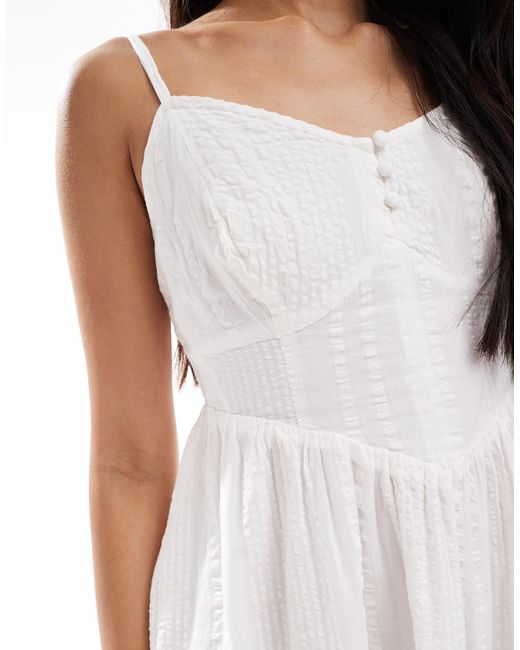 Robe courte à bretelles et surpiqûres New Look en coloris White