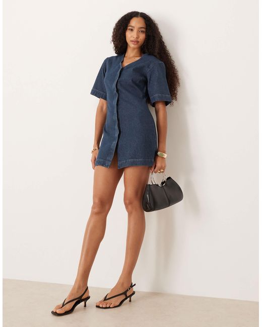 Robe courte en jean à col en v montant - moyen ASOS en coloris Blue