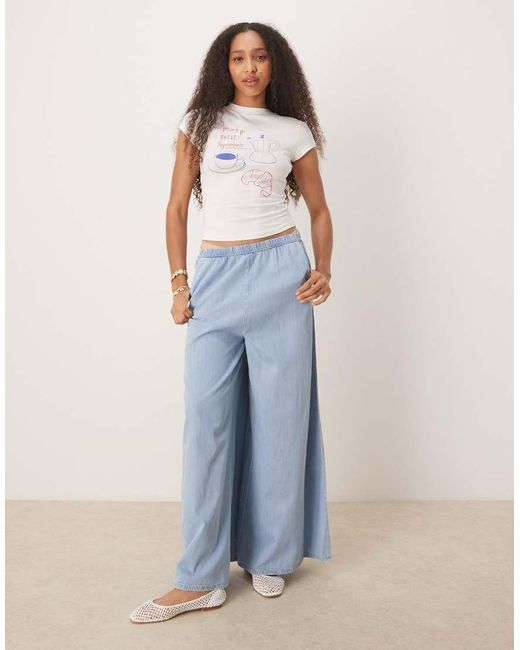 T-Shirt Baby Color Latte Di Cocco Con Grafica Di Colazione di ASOS in White