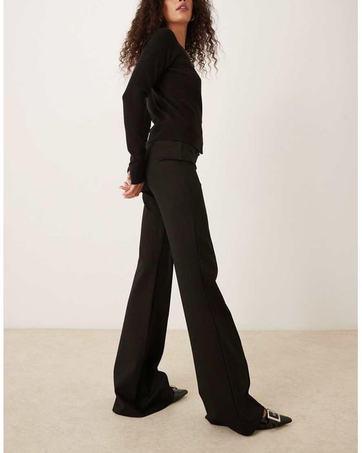 Pantaloni A Zampa Neri Con Pieghe Sul Davanti di Mango in White