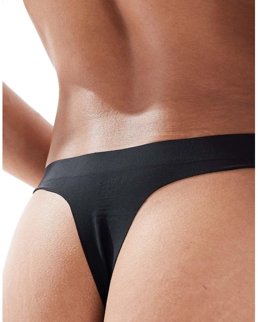 String invisible non tissé ONLY en coloris Black