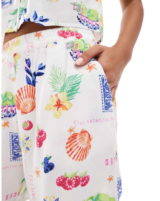 ONLY White – schlupf-shorts mit postkartenprint, kombiteil