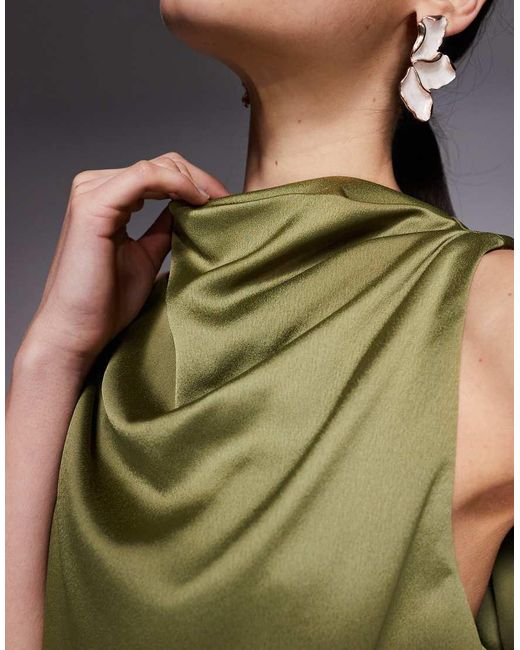 Mono Largo Con Cuello Desbocado Y Cuerpo De Satén De ASOS de color Green