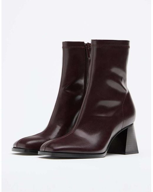 Stivali Bordeaux Con Tacco Medio Elasticizzati Sulla Gamba di Stradivarius in Brown
