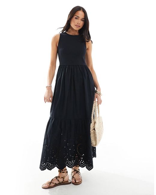 Robe côtelée mi-longue avec broderies et col nageur New Look en coloris Black