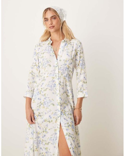 Vestito Camicia Lungo Con Stampa A Fiori Blu di Y.A.S in Natural