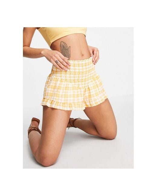 Pantaloncini arricciati arancioni a quadri con volant di Bershka in  Arancione | Lyst
