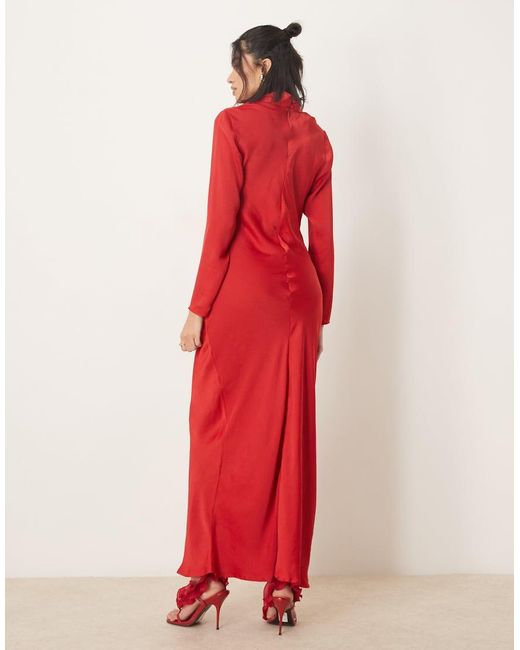 Vestito Lungo A Maniche Lunghe Allacciato Sul Davanti di ASOS in Red