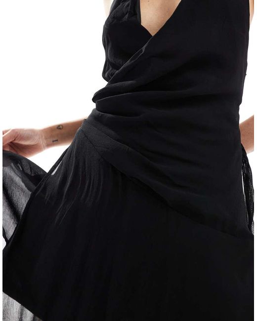 Vestito Corto Allacciato Al Collo Con Incrocio di Stradivarius in Black