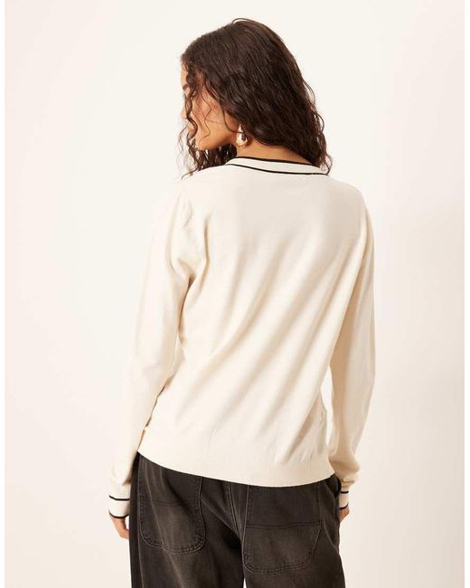Jersey Con Cuello De Pico Y Ribete En Contraste De Punto De -Neutro Mango de color White