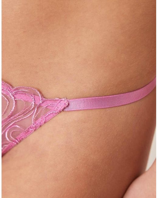 Tanga Con Corazones Bordados De New Look de color Pink