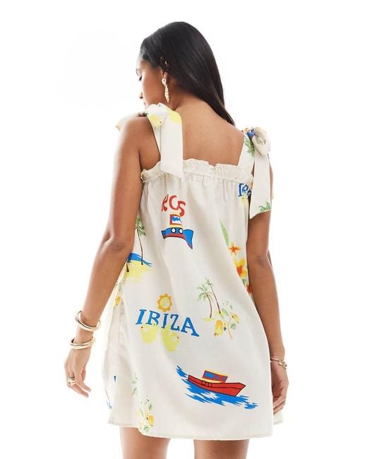 Pieces Aangerimpelde Mini Cami Jurk Met Gestrikte Schouderbandjes in het White