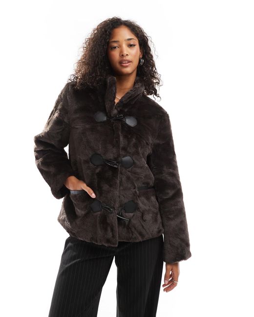 Veste en fausse fourrure avec boutons brandebourg - chocolat Vero Moda en coloris Black