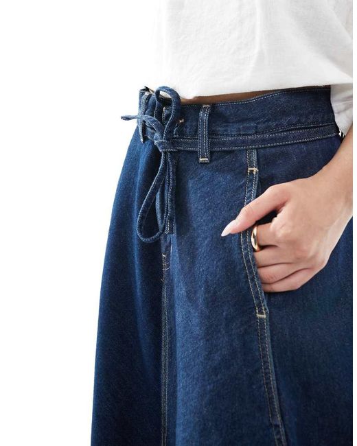 Levi's Denim Midi Rok in het Blue