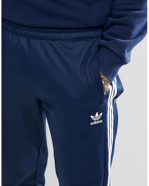 adicolor joggers