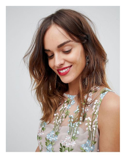 Vestidos minis de piedras de rincón embellecidos