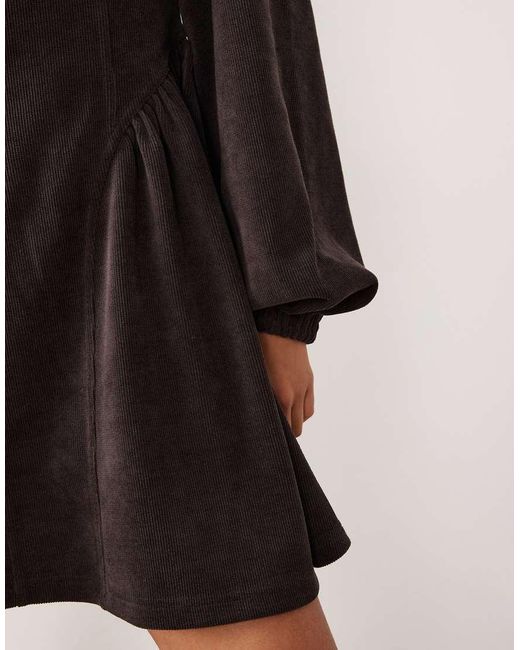 Vestido Corto Marrón De Manga Larga De Estilo Blusón Con Detalle En La Cintura De Pana De ASOS de color Black