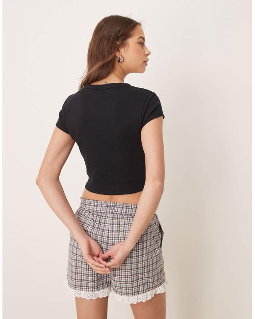 ASOS Black – knapp geschnittenes t-shirt