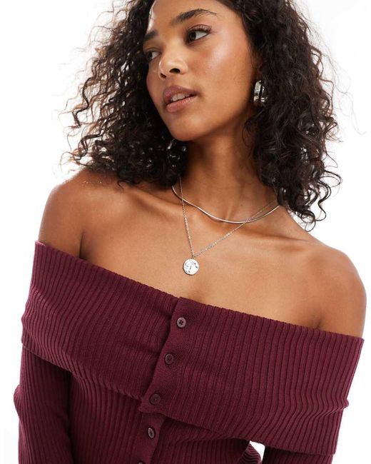 Maglione A Coste Color Bordeaux Profondo Con Scollo Alla Bardot E Bottoni di Pull&Bear in Red