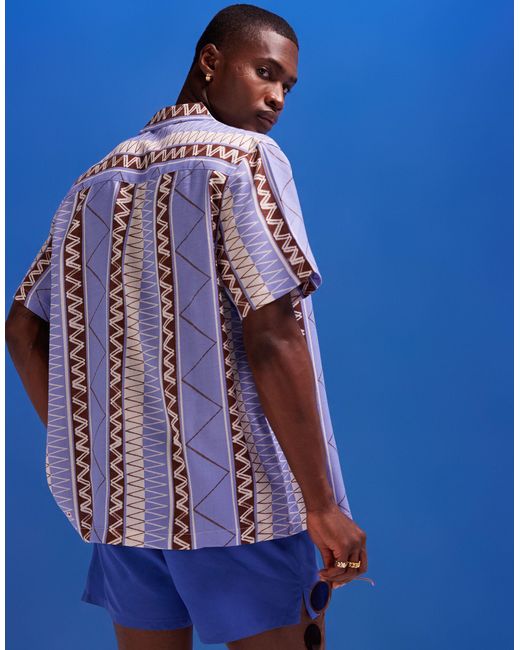 Camicia da spiaggia comoda con stampa a righe zig-zag e rever di ASOS in Blue da Uomo