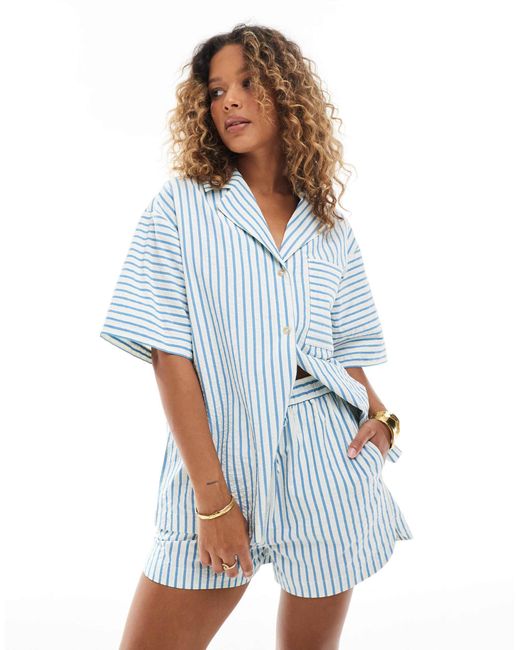 ASOS Blue – seersucker-boxershorts zum hineinschlüpfen mit blauen streifen, kombiteil