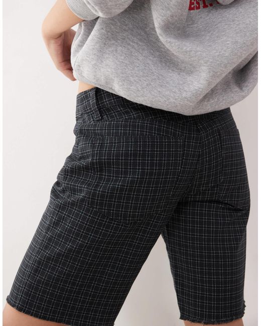 Short long à carreaux Weekday en coloris Gray