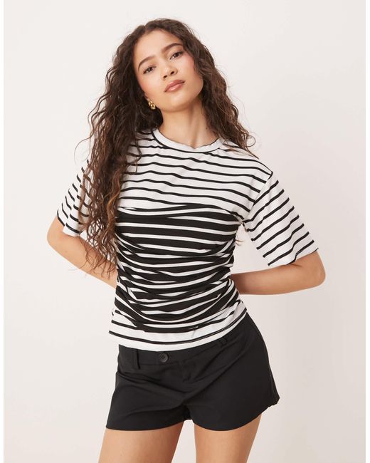 T-shirt ajusté avec détail à la taille - noir et blanc rayé ASOS en coloris Multicolor