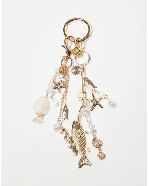 Charm Per Borsa Dorato Con Conchiglie Sintetiche E Pesciolini di ASOS in White