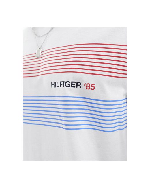 T-shirt bianca con logo "hilfiger 85" sul petto di Tommy Hilfiger in White da Uomo