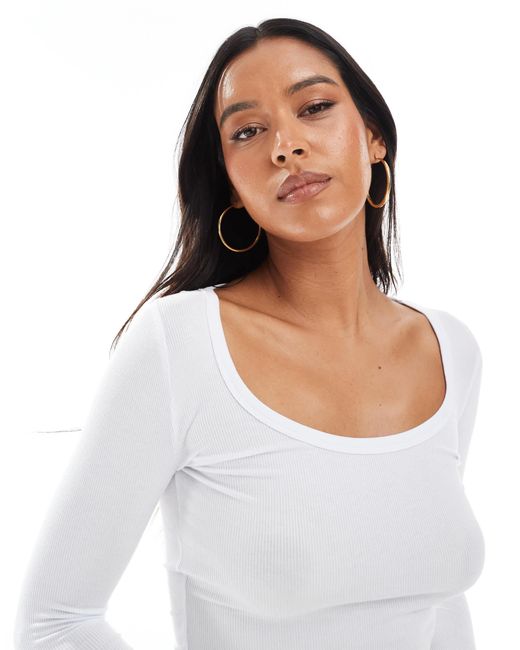 Top manches longues nervuré à encolure dégagée Cotton On en coloris White