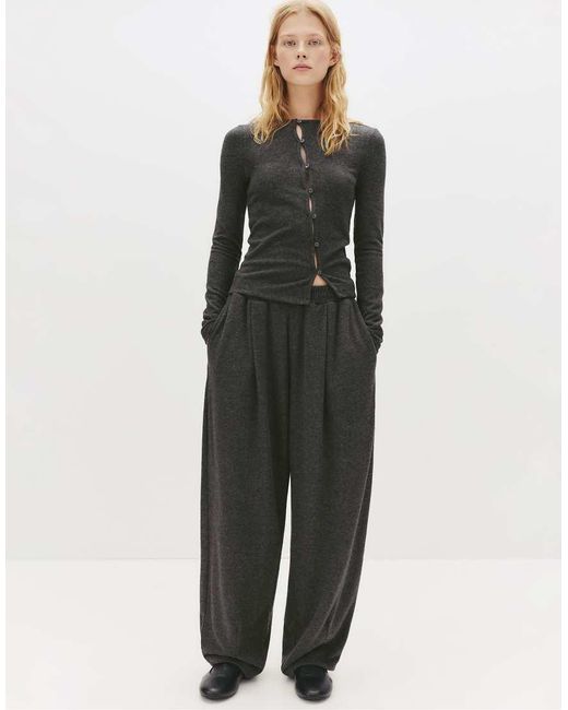 T-Shirt Grigia Con Bottoni Sul Davanti di Pull&Bear in Gray