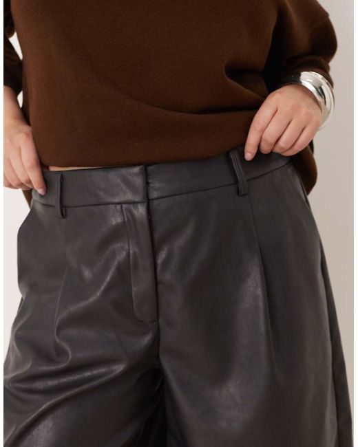 Pantalones Cortos De Corte Alargado Cuero Sintético De Asos Design Curve ASOS de color Brown