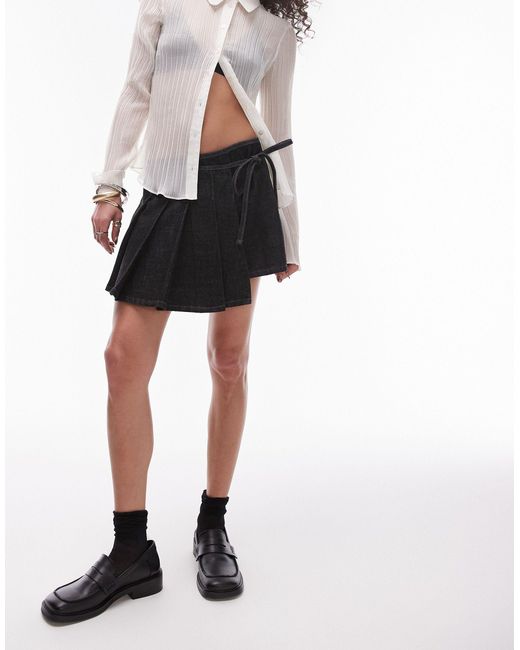 Minifalda crudo estilo kilt con lazada TOPSHOP de color Black