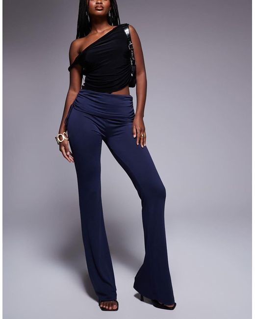 Pantalones De Campana Azul Añil Con Detalle Fruncido Y Cintura Plegada De Tejido Suave De ASOS de color Blue