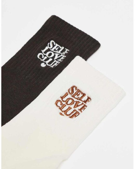 Pack De 2 Pares De Calcetines Marrones Con Bordado "Self Love Club" De Accessorize de color White