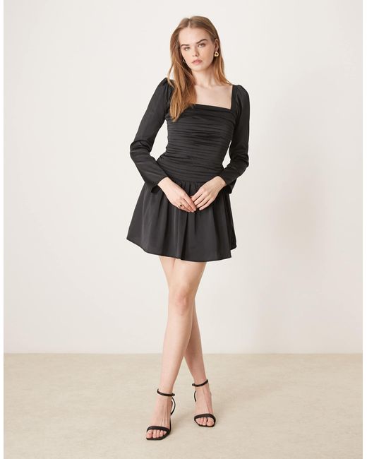 Abercrombie & Fitch Natural – langärmliges mini-partykleid aus satin
