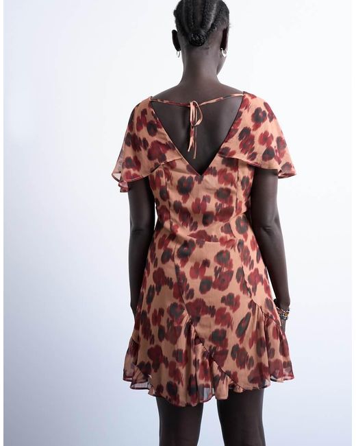 TOPSHOP Mini Jurk Met Cape-Mouwen En Godetzoom in het Red