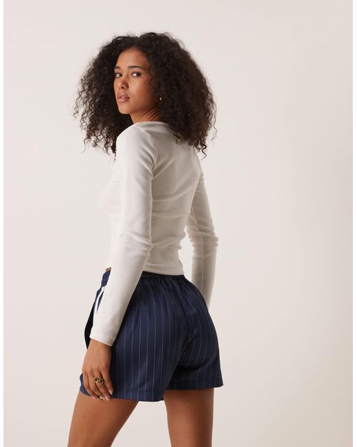 Short en satin à fines rayures - marine Adidas Originals en coloris Blue