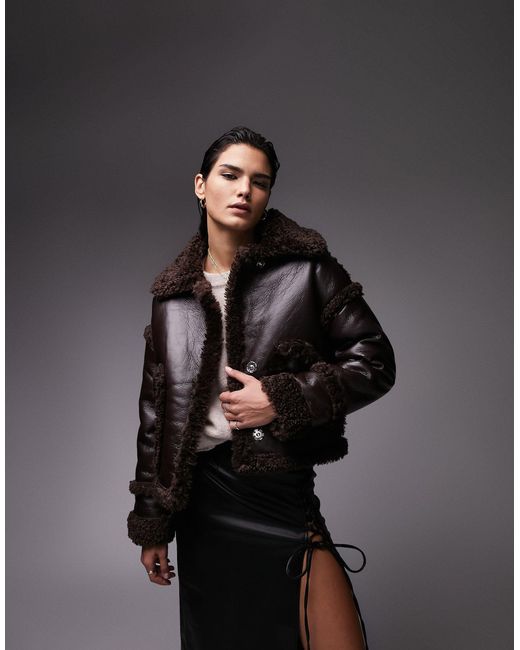 Manteau court imitation cuir avec finitions en fausse fourrure - chocolat  TOPSHOP en coloris Noir | Lyst
