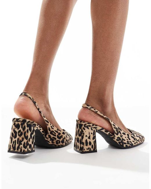 Zapatos Destalonados De Tacón En Bloque Con Estampado De Leopardo De Satén De -Neutro New Look de color Brown