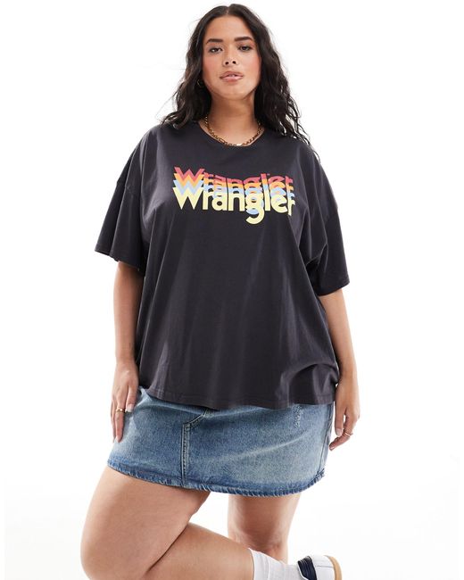 T-shirt girlfriend sbiadito con logo rétro di Wrangler in Black