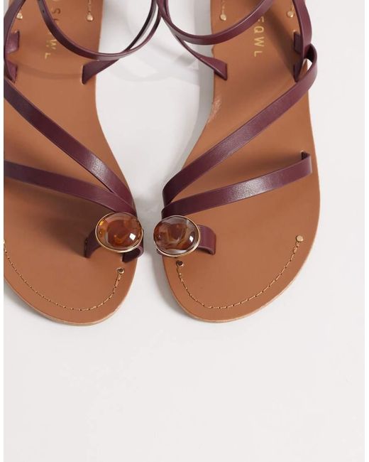 SEQWL Red Strappy Flat Sandals With Toe Embellishment