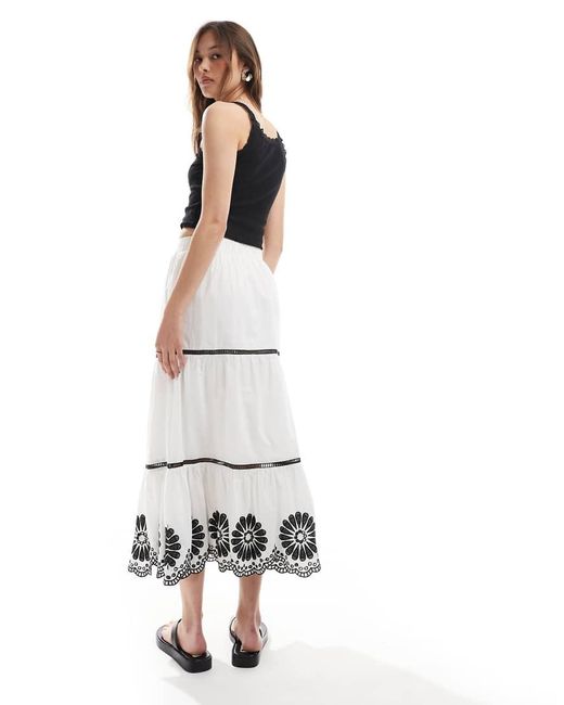 New Look Midirok Met Stroken En Gebloemde Zoom in het White