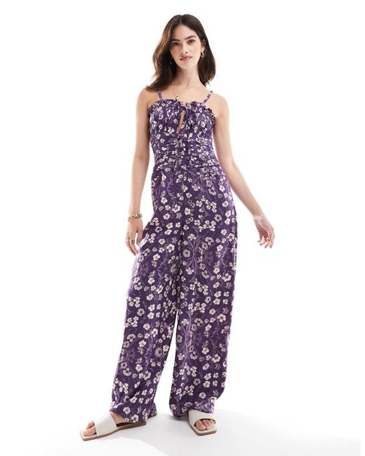 Combinaison à taille froncée et imprimé fleuri avec buste volanté - violet/blanc ASOS en coloris Purple