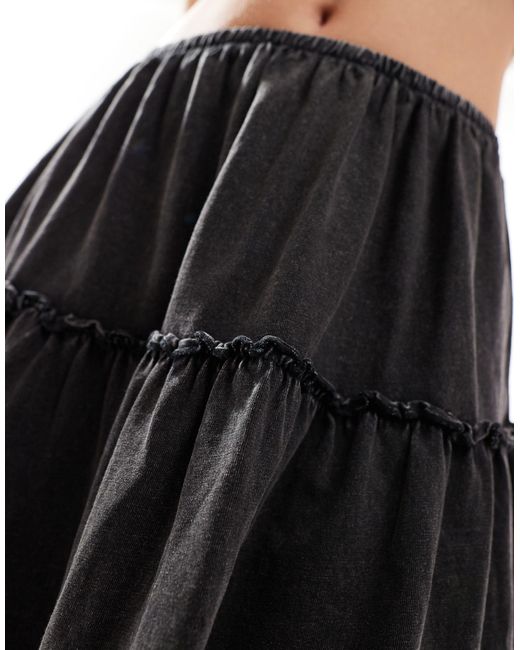 Minifalda escalonada con vuelo Monki de color Black