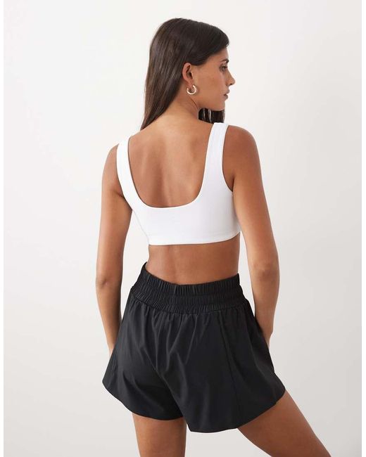 4505 White Scoop Neck Medium Support Sports Bra With Removable Padding