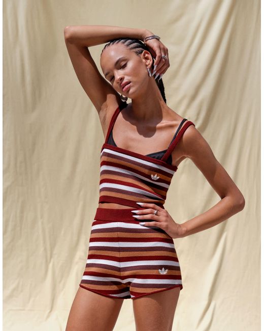 Adidas Natural Originals x asos – gestreifte shorts aus strickstoff