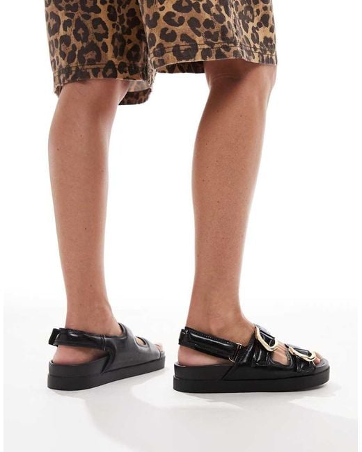 Stradivarius Platte Sandalen Met Dikke Zool in het Black