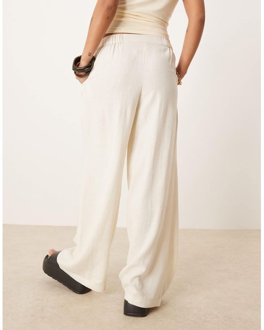 ASOS Natural Petite – locker geschnittene hose