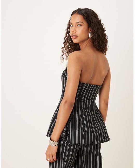 Top Negro A Rayas Blancas Con Escote Palabra De Honor Y Cadera Moldeada De (Parte De Un Conjunto) ASOS de color Black